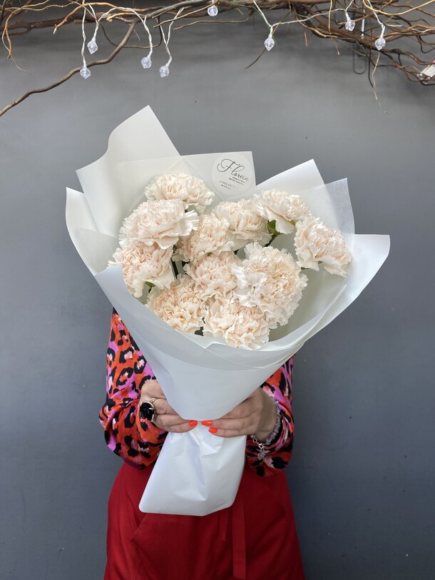 Букет кремовых диантусов, артикул F1321340 - 4054 рублей, доставка по городу. Flawery - доставка цветов