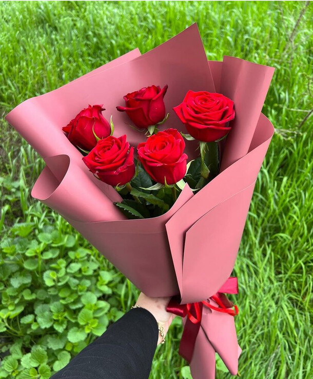 Букет красных роз, артикул F1321386 - 2928 рублей, доставка по городу. Flawery - доставка цветов
