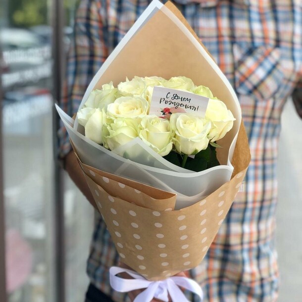 Букет из 11 белых роз, артикул F1071016 - 5000 рублей, доставка по городу. Flawery - доставка цветов