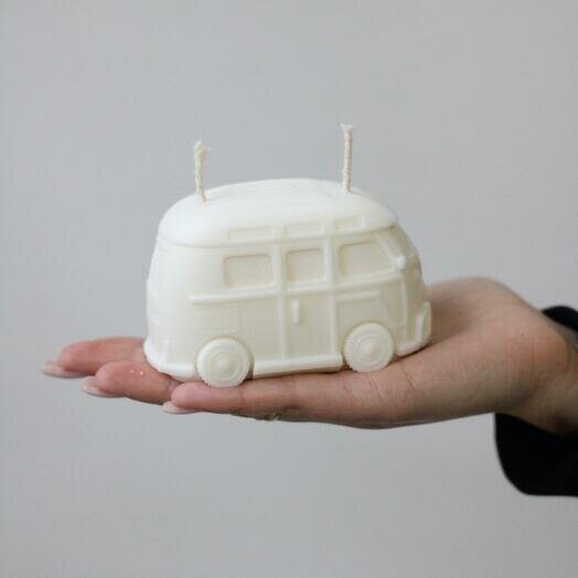 Свеча «машинка» белая, артикул F1451056 - 990 рублей, доставка по городу. Flawery - доставка цветов