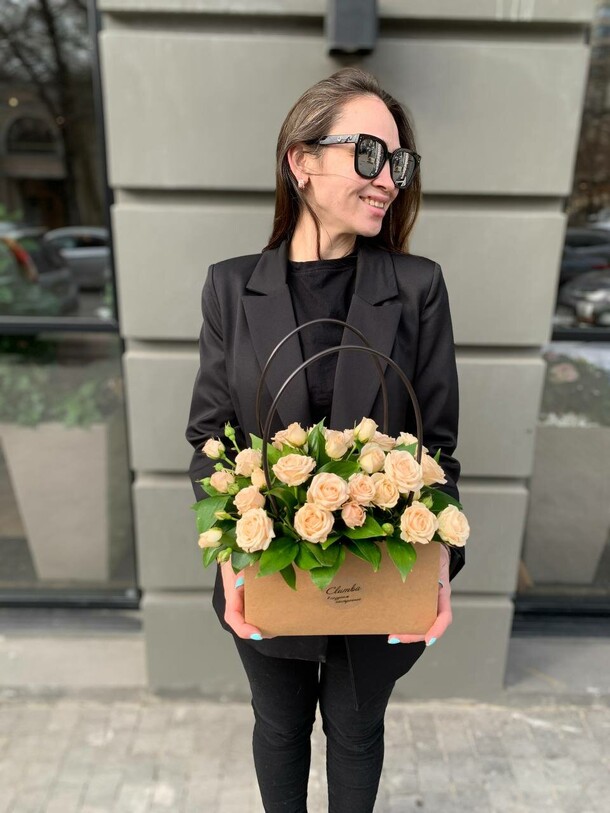 Сумка с розой яной, артикул F1102308 - 2890 рублей, доставка по городу. Flawery - доставка цветов