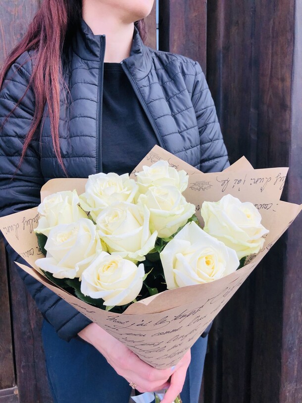 Белые розы, артикул F112644 - 2590 рублей, доставка по городу. Flawery - доставка цветов