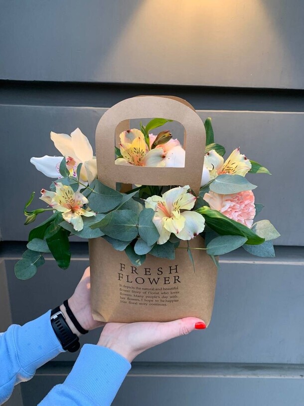 Сумочка с орхидеей, артикул F1170932 - 2150 рублей, доставка по городу. Flawery - доставка цветов