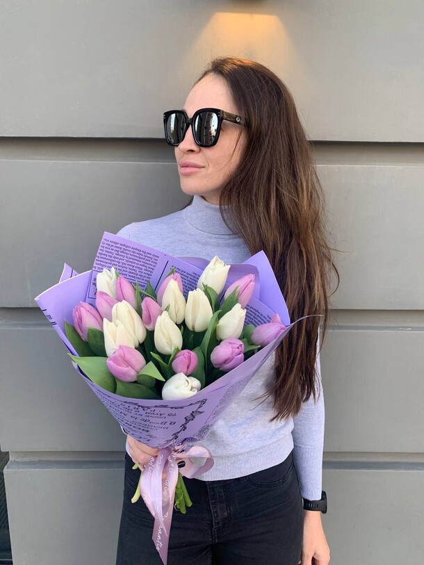 Бело-лавандовый тюльпан, артикул F1176792 - 4090 рублей, доставка по городу. Flawery - доставка цветов