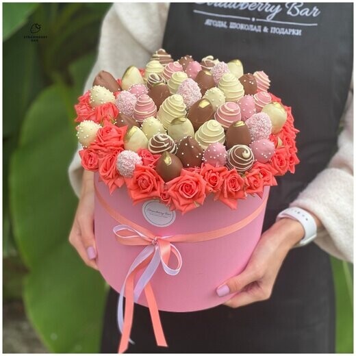 Клубничная коробка «парадизо», артикул F1100185 - 14871 рублей, доставка по городу. Flawery - доставка цветов