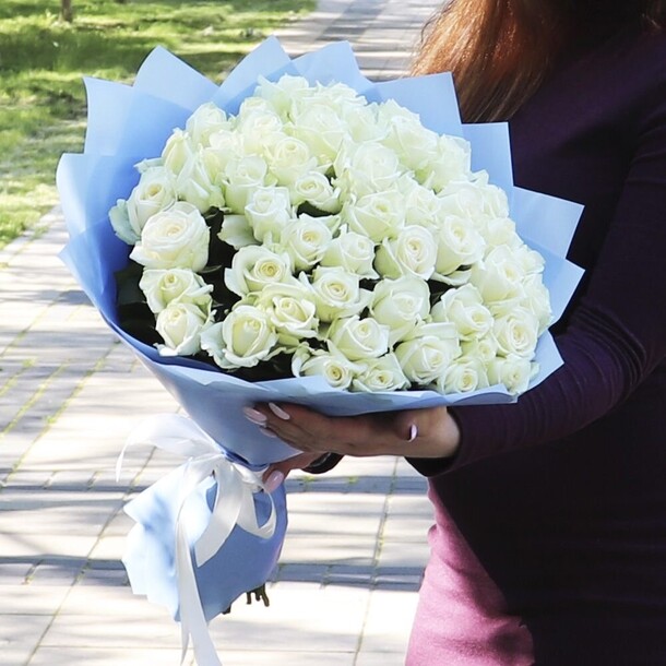 Букет белых роз, артикул F1082698 - 24925 рублей, доставка по городу. Flawery - доставка цветов