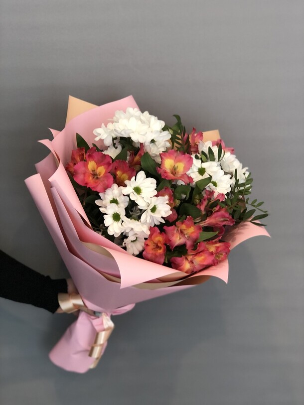 Букет 101, артикул F1096312 - 4287 рублей, доставка по городу. Flawery - доставка цветов