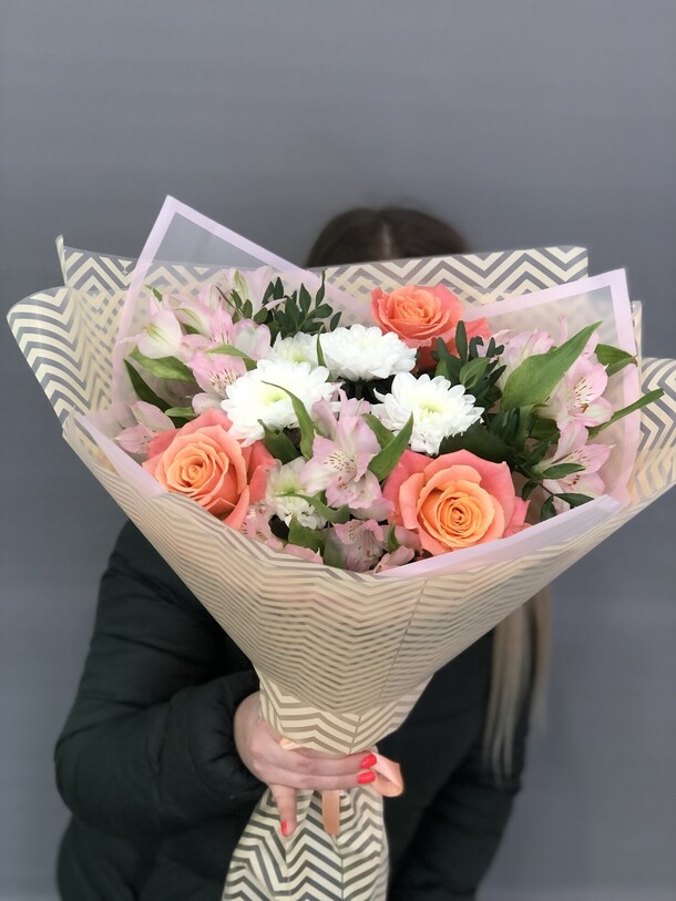 Нежный букет, артикул F1098302 - 4070 рублей, доставка по городу. Flawery - доставка цветов