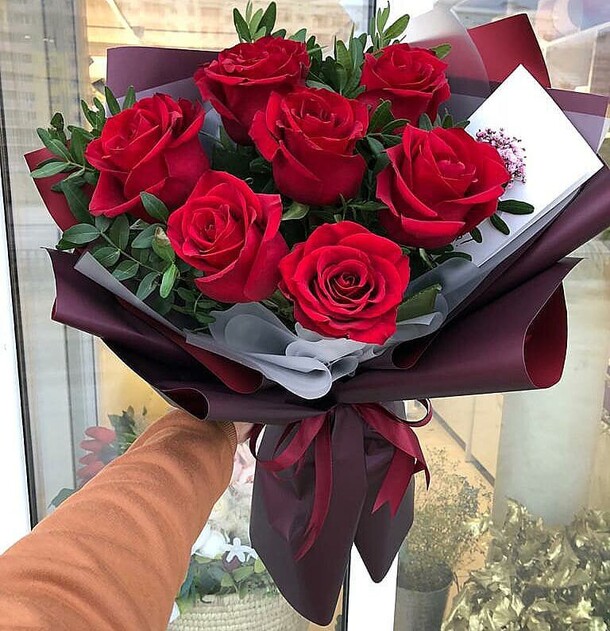 Букет из 7 роз, артикул F1107112 - 5047 рублей, доставка по городу. Flawery - доставка цветов