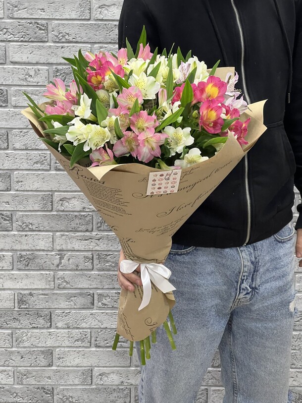 Букет нежной альстромерии, артикул F1152925 - 3520 рублей, доставка по городу. Flawery - доставка цветов