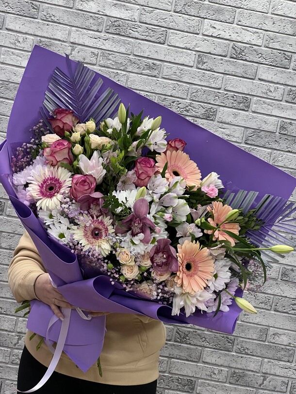 Букет для мамы, артикул F1156083 - 17427 рублей, доставка по городу. Flawery - доставка цветов