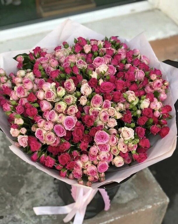 Букет кустовых роз, артикул F1156088 - 37026 рублей, доставка по городу. Flawery - доставка цветов