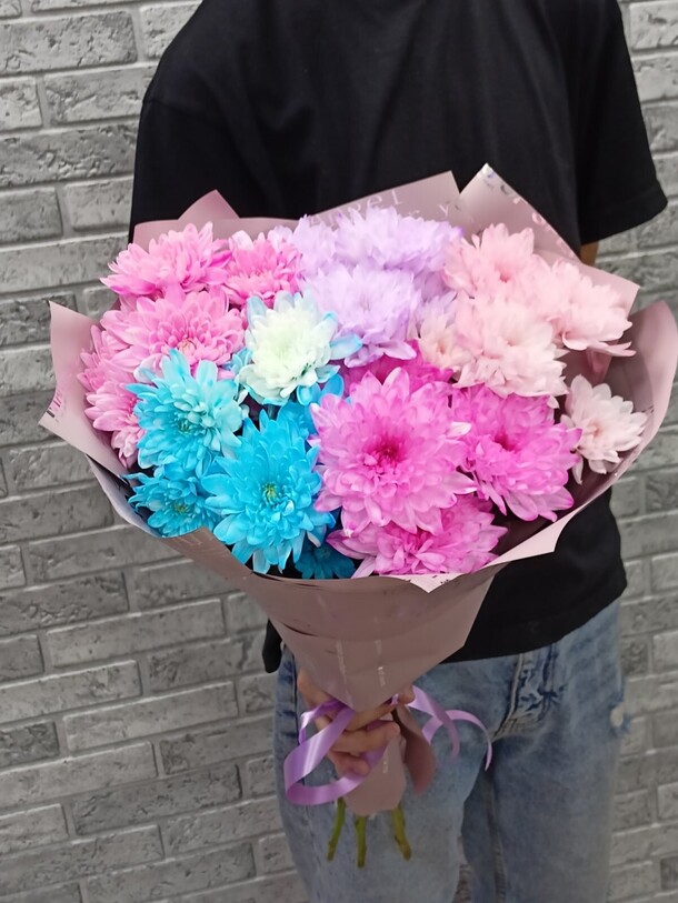 Яркий букет хризантем, артикул F1156091 - 3850 рублей, доставка по городу. Flawery - доставка цветов