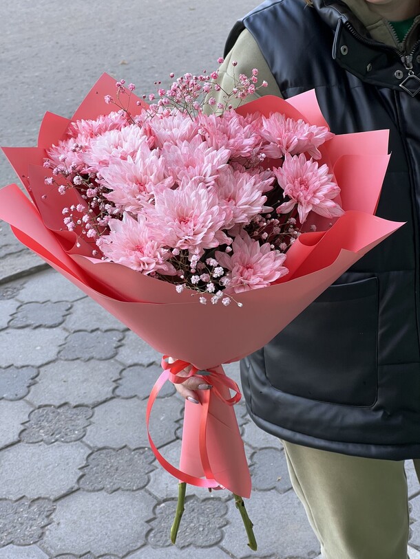 Букет из розовых хризантем, артикул F1215170 - 3383 рублей, доставка по городу. Flawery - доставка цветов