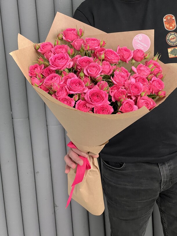 Букет из кустовых роз, артикул F1337119 - 5256 рублей, доставка по городу. Flawery - доставка цветов