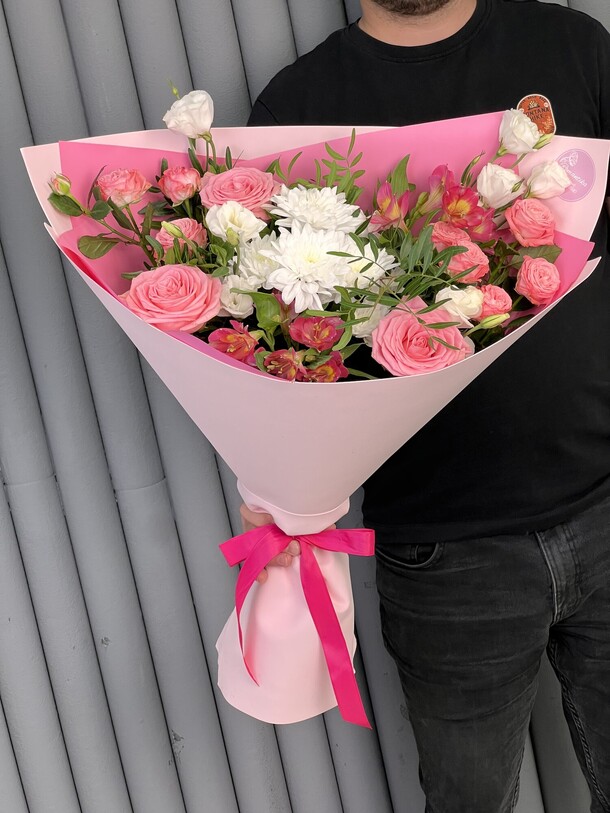 Букет в розовых тонах, артикул F1337140 - 7306 рублей, доставка по городу. Flawery - доставка цветов