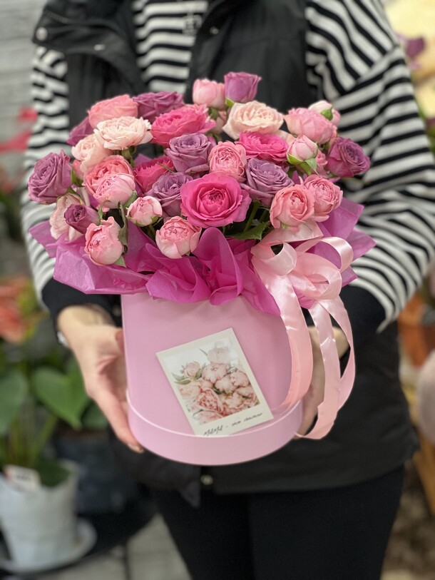 Композиция из кустовых роз микс, артикул F1346288 - 7306 рублей, доставка по городу. Flawery - доставка цветов