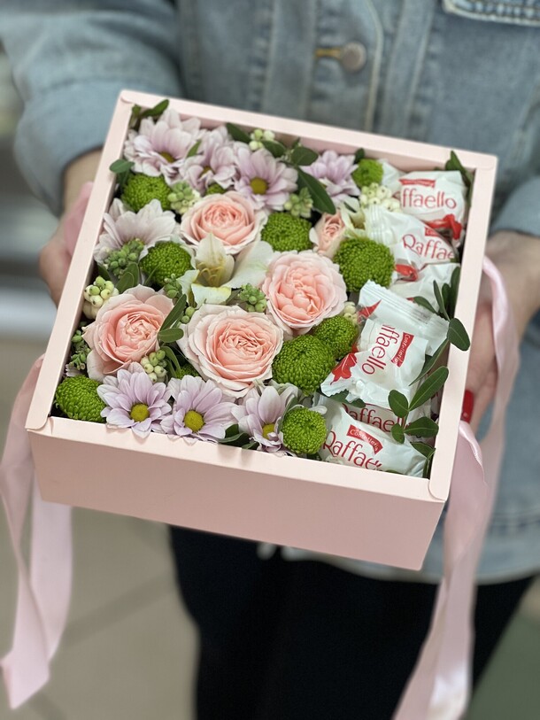 Композиция в коробке, артикул F1346302 - 4348 рублей, доставка по городу. Flawery - доставка цветов