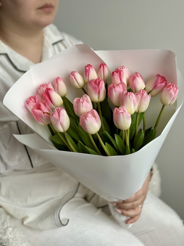 Розовые тюльпан 🌸, артикул F1394992 - 3960 рублей, доставка по городу. Flawery - доставка цветов