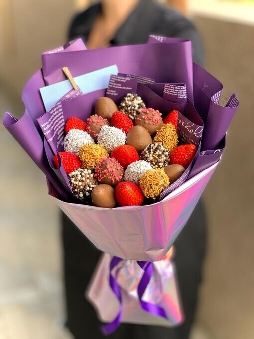 Клубничка в шоколаде, артикул F1155471 - 8910 рублей, доставка по городу. Flawery - доставка цветов