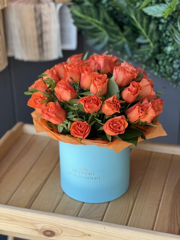 31 роза в коробке, артикул F1223409 - 4620 рублей, доставка по городу. Flawery - доставка цветов