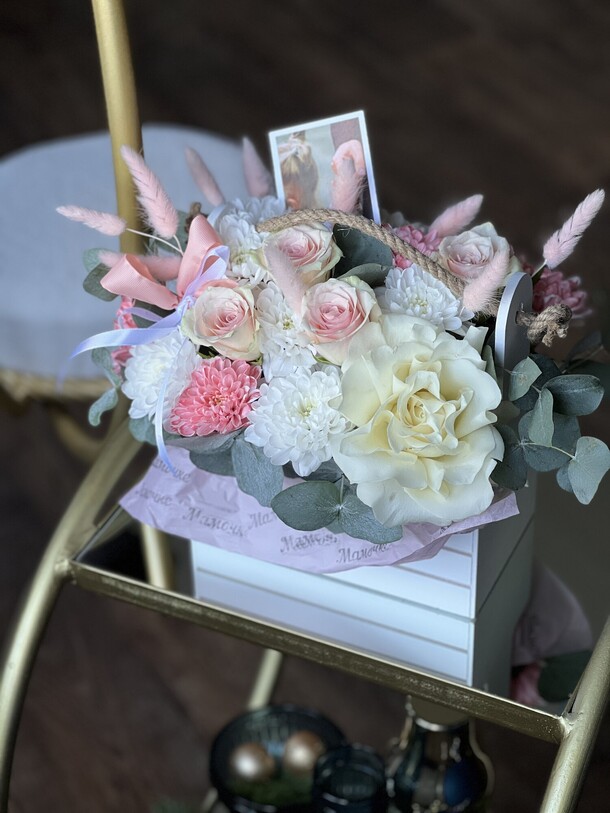 Композиция в ящике, артикул F1227778 - 7425 рублей, доставка по городу. Flawery - доставка цветов