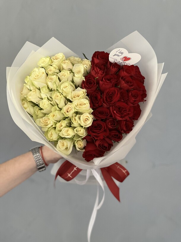 51 роза в форме сердца, артикул F1247415 - 11200 рублей, доставка по городу. Flawery - доставка цветов