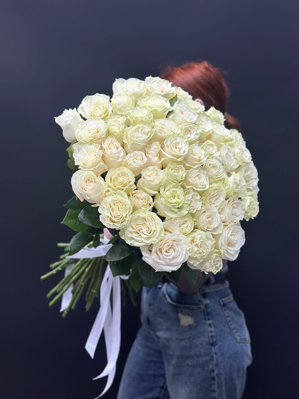 51 высокая роза сорта мондиаль, артикул F1389351 - 23595 рублей, доставка по городу. Flawery - доставка цветов