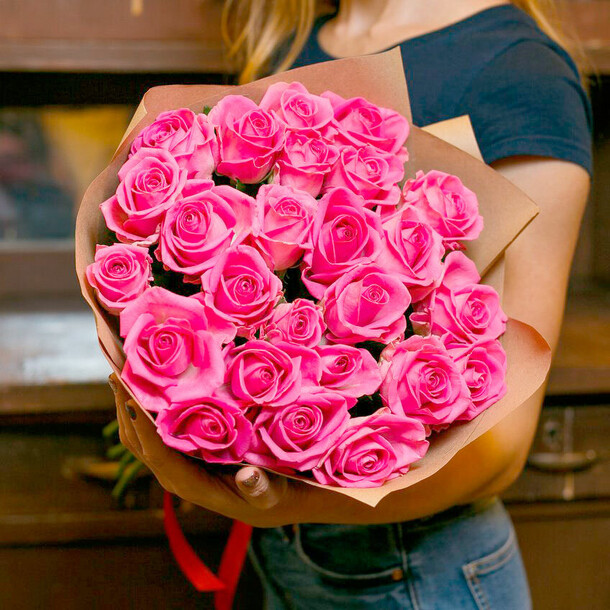 Букет из 25 розовых роз, артикул F1104449 - 7800 рублей, доставка по городу. Flawery - доставка цветов