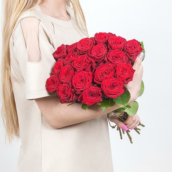 Букет из 21 красной розы, артикул F1104450 - 8600 рублей, доставка по городу. Flawery - доставка цветов