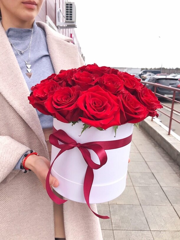 25 красных роз в коробке, артикул F116014 - 9990 рублей, доставка по городу. Flawery - доставка цветов