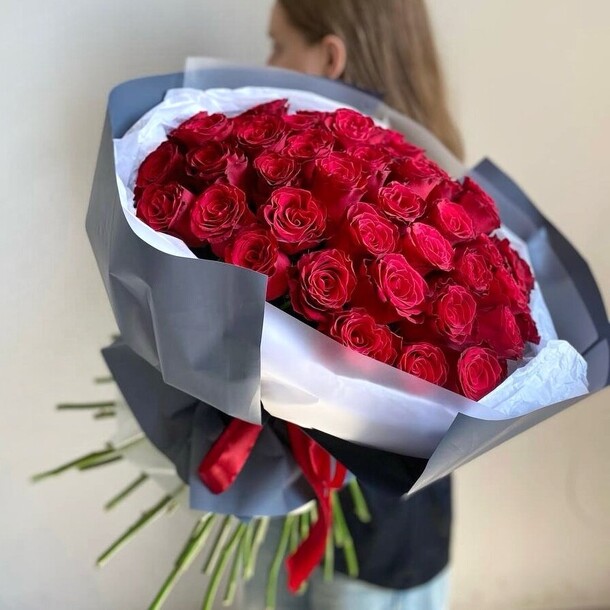 Букет 51 красная роза, артикул F1448658 - 11800 рублей, доставка по городу. Flawery - доставка цветов