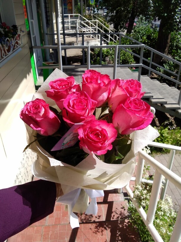 Букет из 7 розовых роз (эквадор), артикул F1069406 - 4687 рублей, доставка по городу. Flawery - доставка цветов