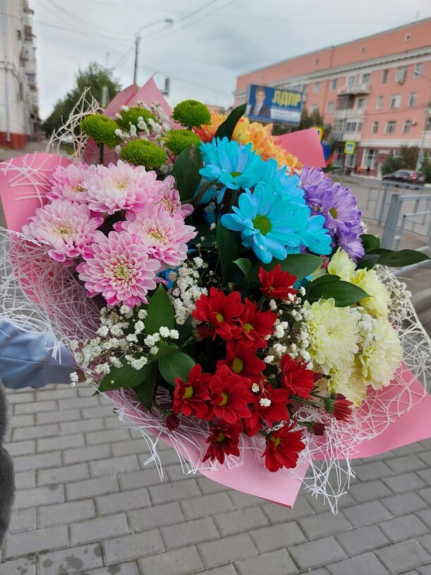 7 кустовых хризантем, артикул F1082779 - 10397 рублей, доставка по городу. Flawery - доставка цветов