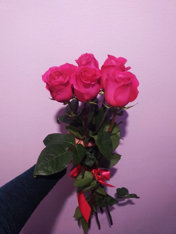 5 розовых роз, артикул F115118 - 3149 рублей, доставка по городу. Flawery - доставка цветов