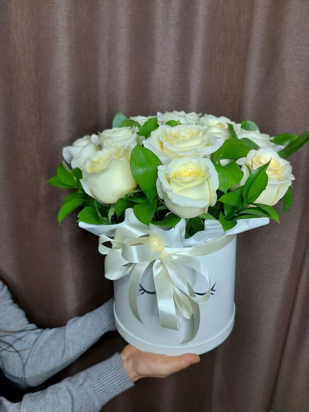 15 роз в коробочке, артикул F1165837 - 12884 рублей, доставка по городу. Flawery - доставка цветов