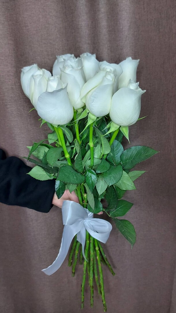11 белых роз эквадор, артикул F1165838 - 7102 рублей, доставка по городу. Flawery - доставка цветов