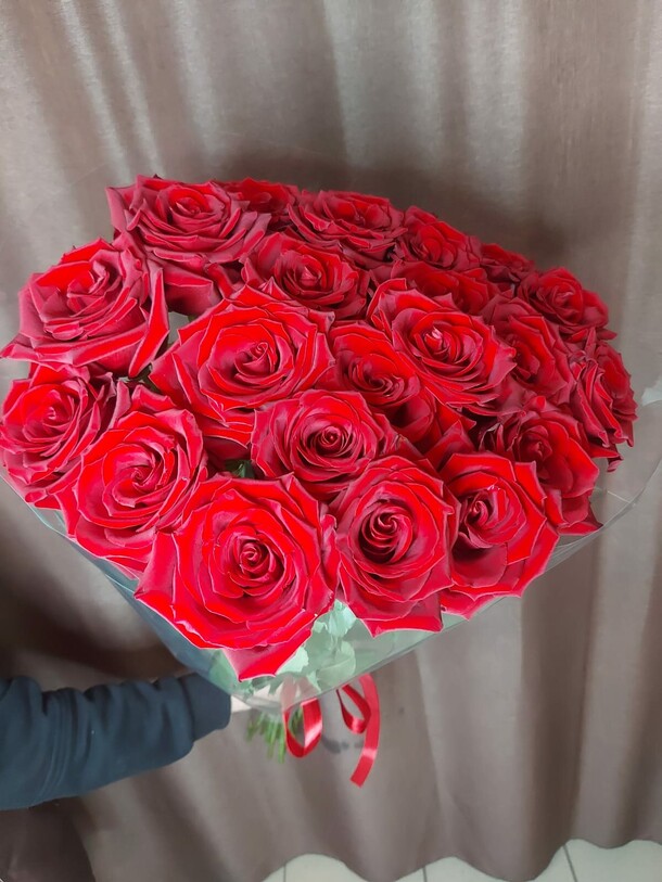 21 роза эквадор, артикул F1165840 - 17277 рублей, доставка по городу. Flawery - доставка цветов