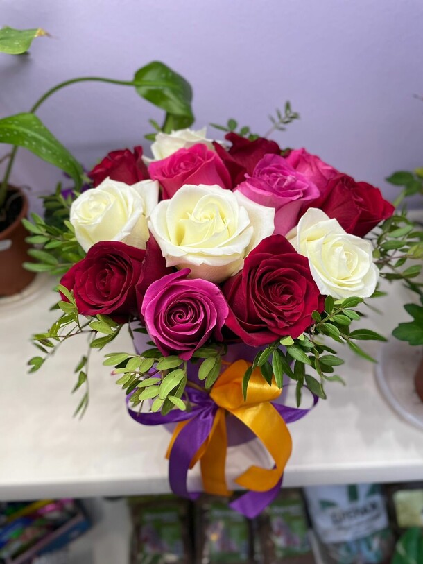 13 роз в коробочке, артикул F1171340 - 9956 рублей, доставка по городу. Flawery - доставка цветов