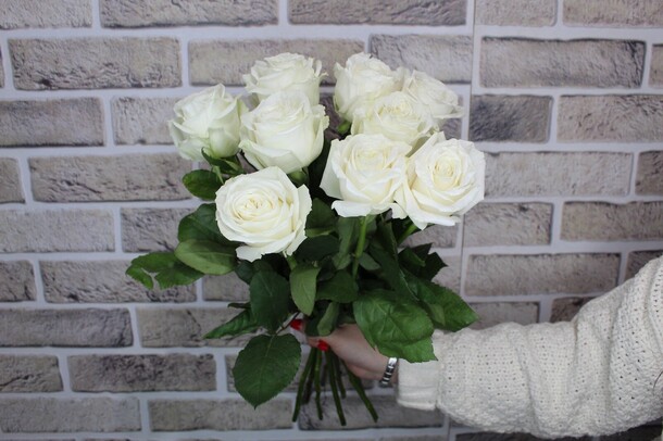 Букет из 9 белых пионовидных роз, артикул F1250314 - 7613 рублей, доставка по городу. Flawery - доставка цветов