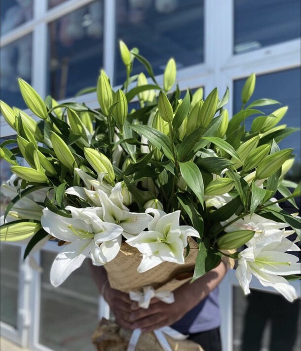 Лилия 9, артикул F1146174 - 14048 рублей, доставка по городу. Flawery - доставка цветов