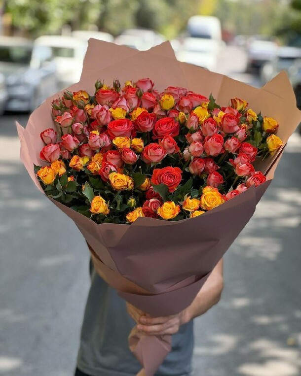 Кустовые розы 31, артикул F1149145 - 16500 рублей, доставка по городу. Flawery - доставка цветов