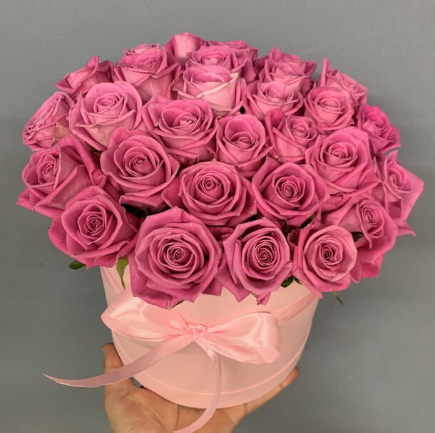 Розы в коробке 29, артикул F1151670 - 10215 рублей, доставка по городу. Flawery - доставка цветов