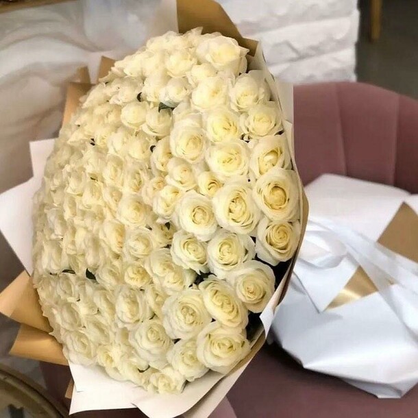 101 роз белых, артикул F1168783 - 21899 рублей, доставка по городу. Flawery - доставка цветов
