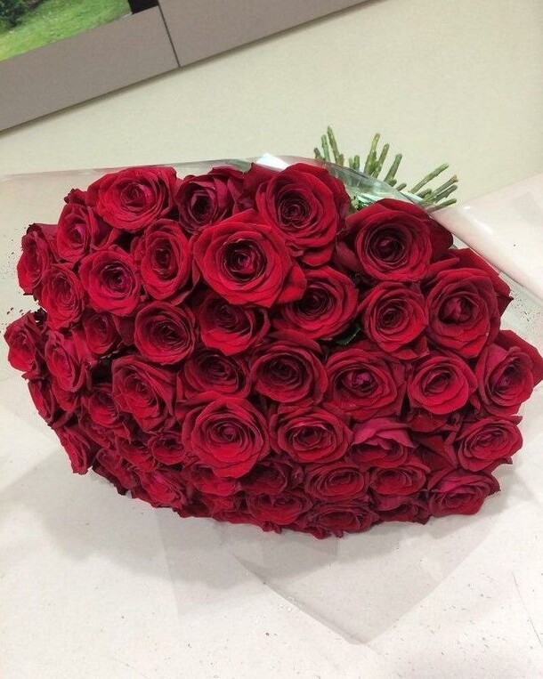 Розы красные, артикул F1168956 - 7499 рублей, доставка по городу. Flawery - доставка цветов