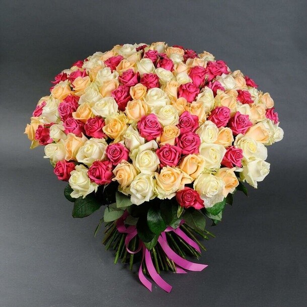 101 роза микс, артикул F1168957 - 25455 рублей, доставка по городу. Flawery - доставка цветов