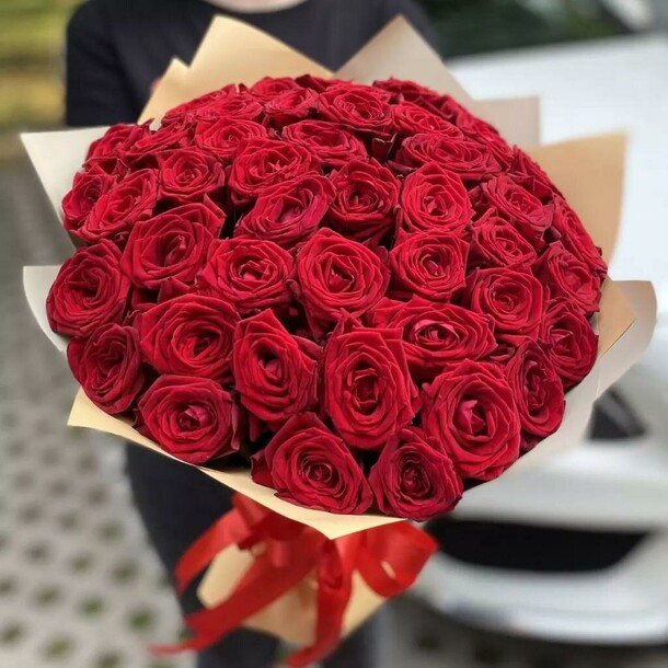 Букет из красных роз, артикул F1169030 - 8499 рублей, доставка по городу. Flawery - доставка цветов
