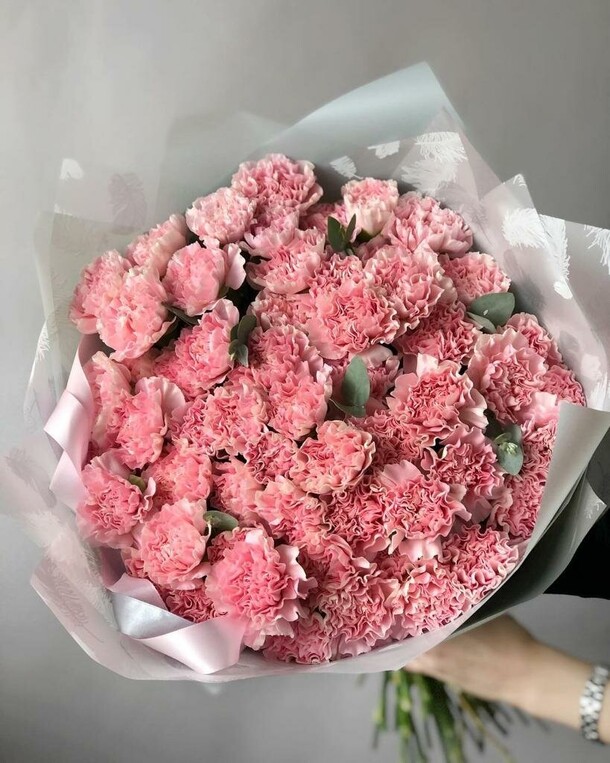 Букет из гвоздики, артикул F1169036 - 12600 рублей, доставка по городу. Flawery - доставка цветов