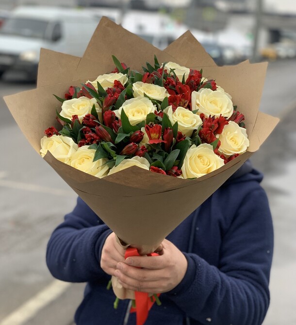 Букет микс, артикул F1169220 - 5998 рублей, доставка по городу. Flawery - доставка цветов