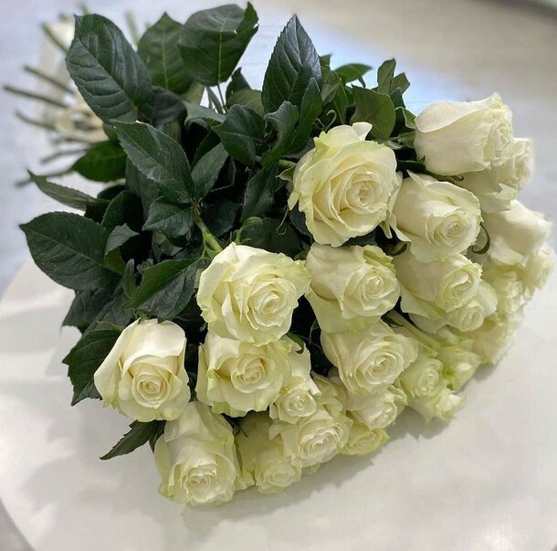 Розы белые, артикул F1169302 - 6299 рублей, доставка по городу. Flawery - доставка цветов